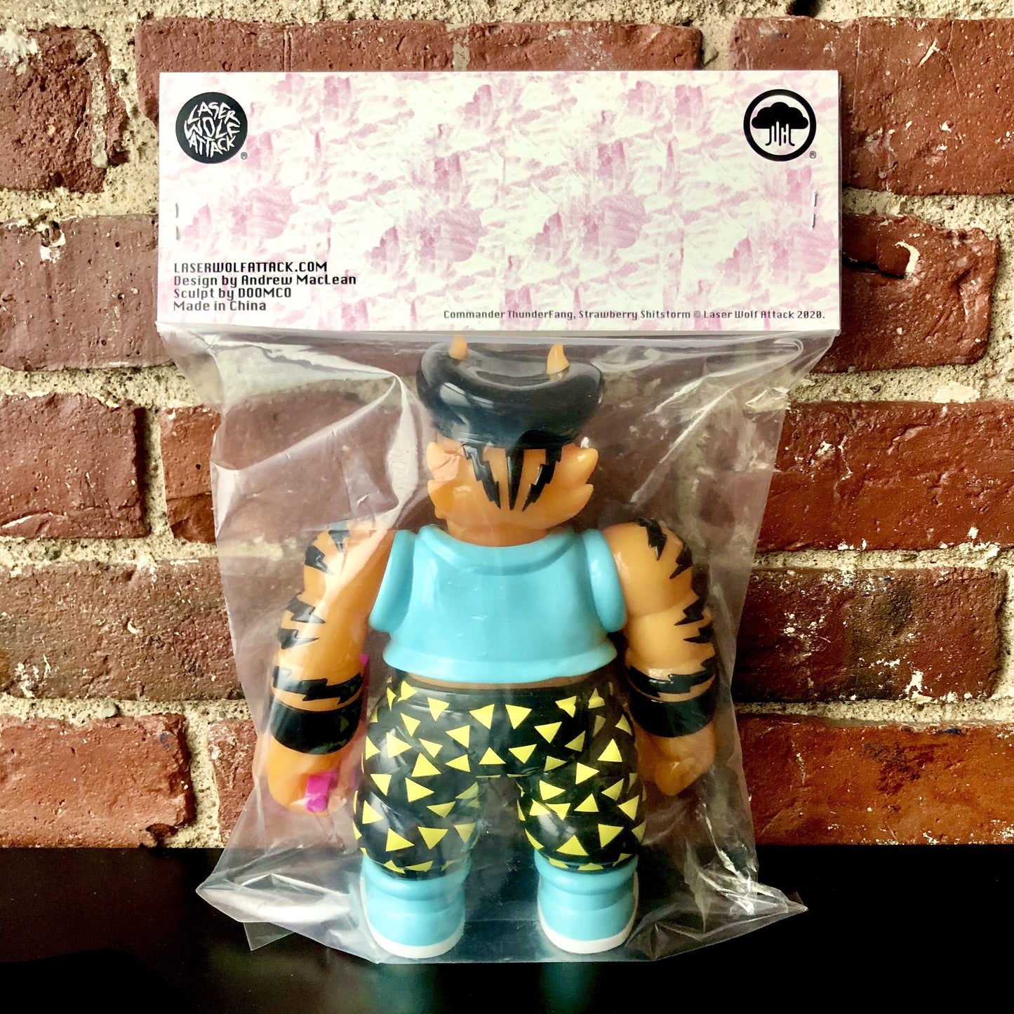 COMMANDER THUNDERFANG Vinyl Figure - Black