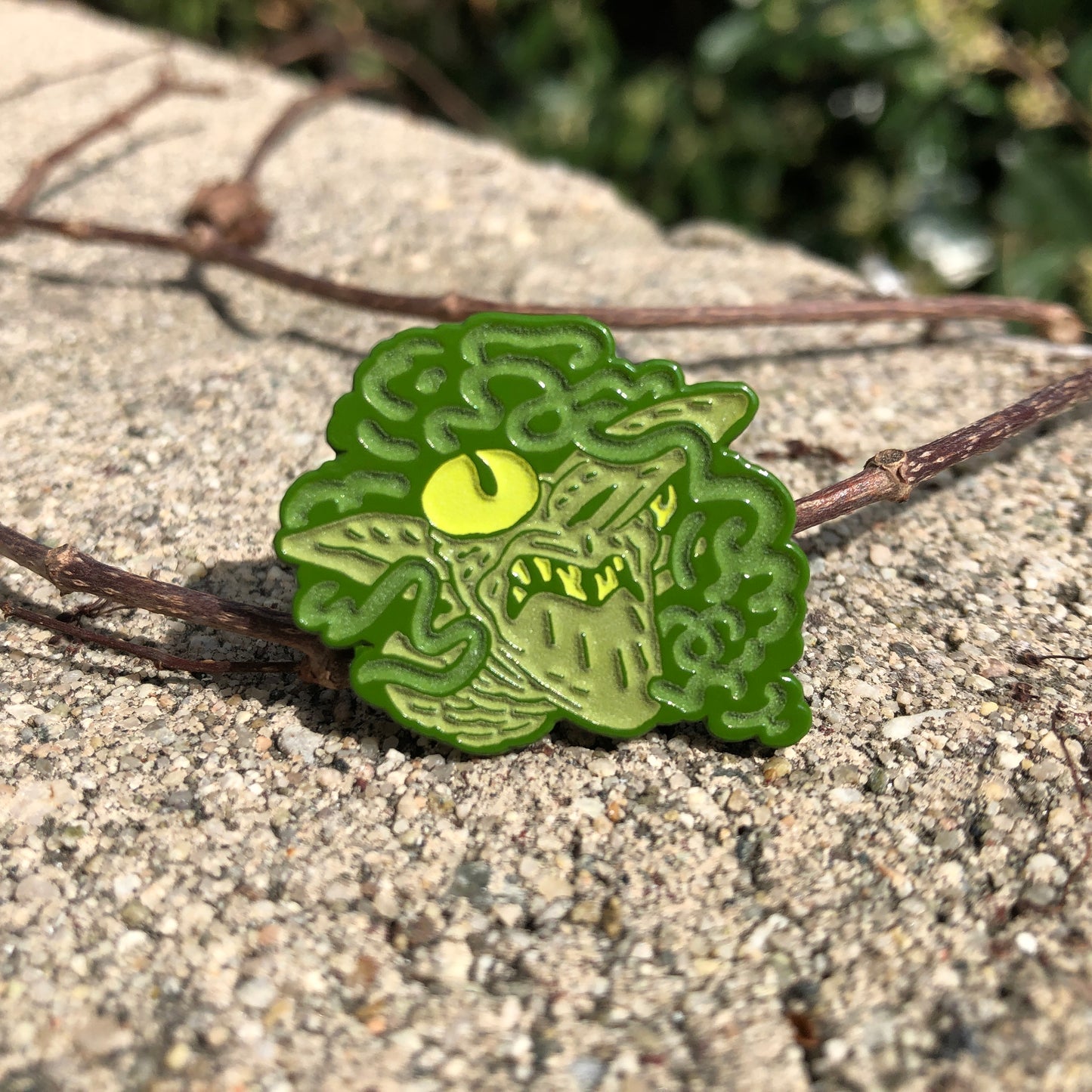 *LIMITED* AGATHA GREEN MAGIC Glow In The Dark Pin