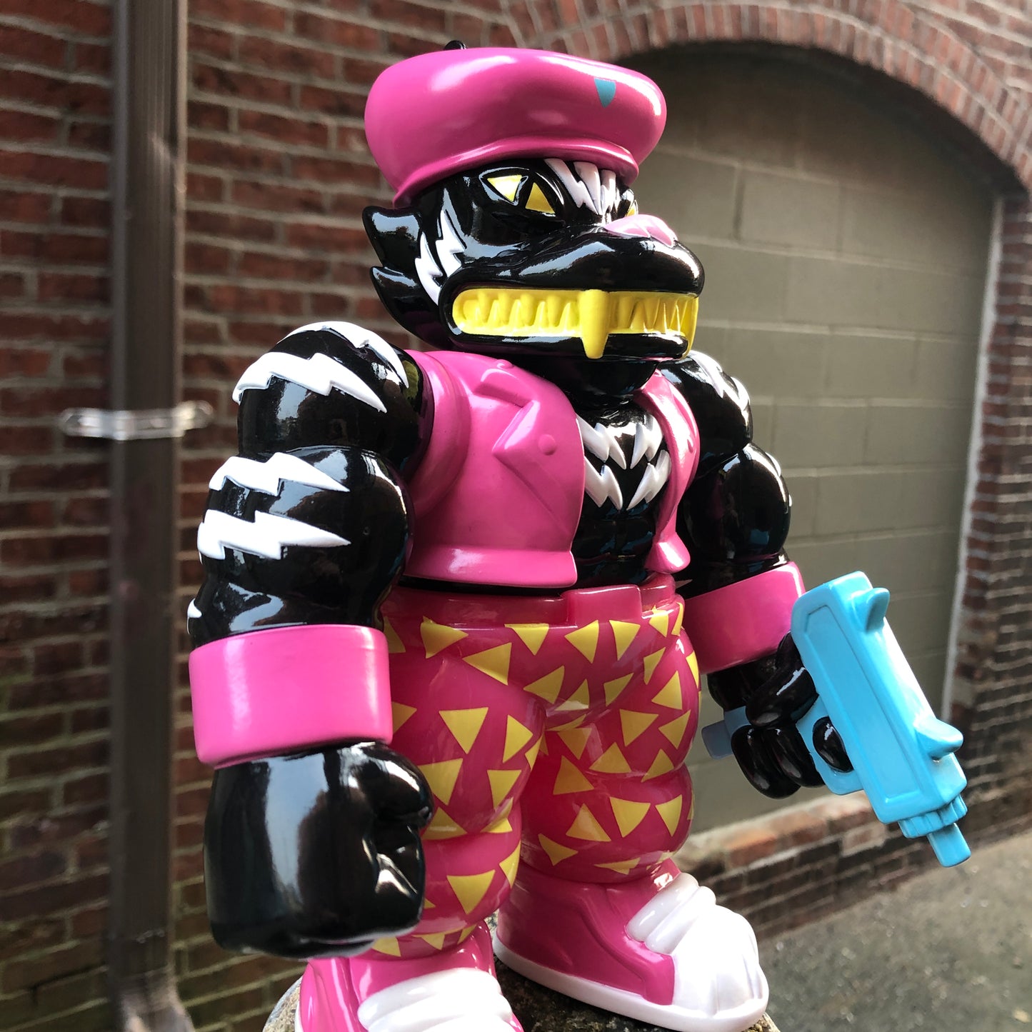 COMMANDER THUNDERFANG Vinyl Figure - Black
