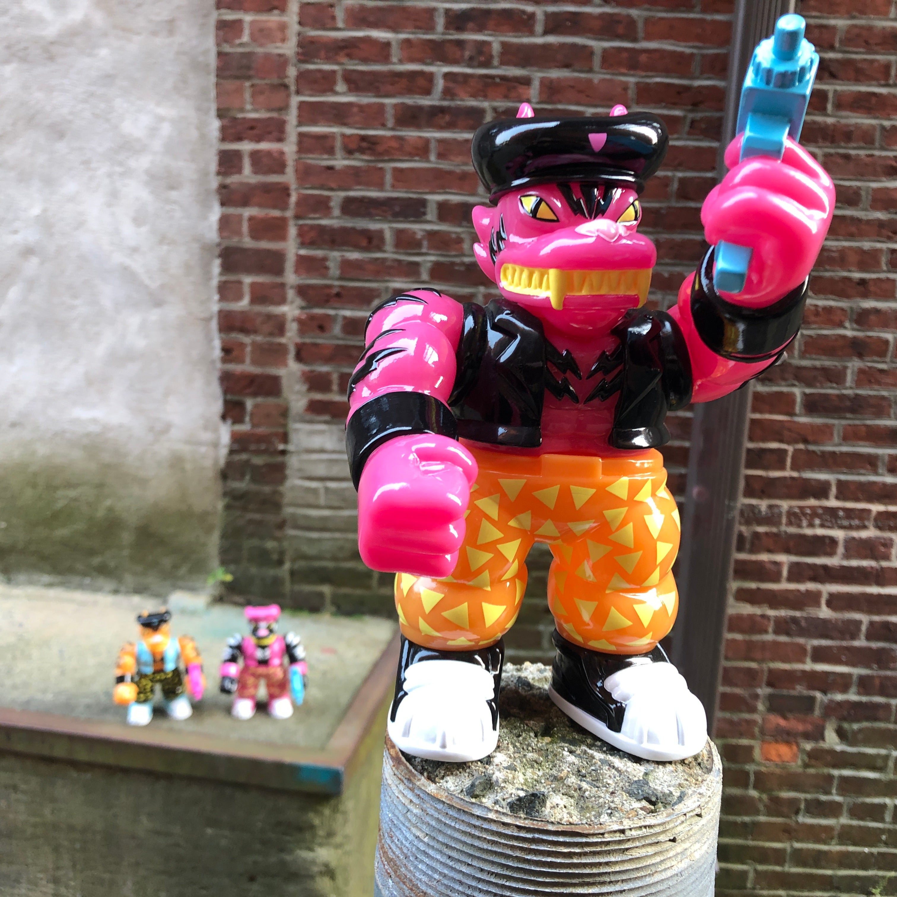 COMMANDER THUNDERFANG Vinyl Figure - Pink – Laser Wolf Attack